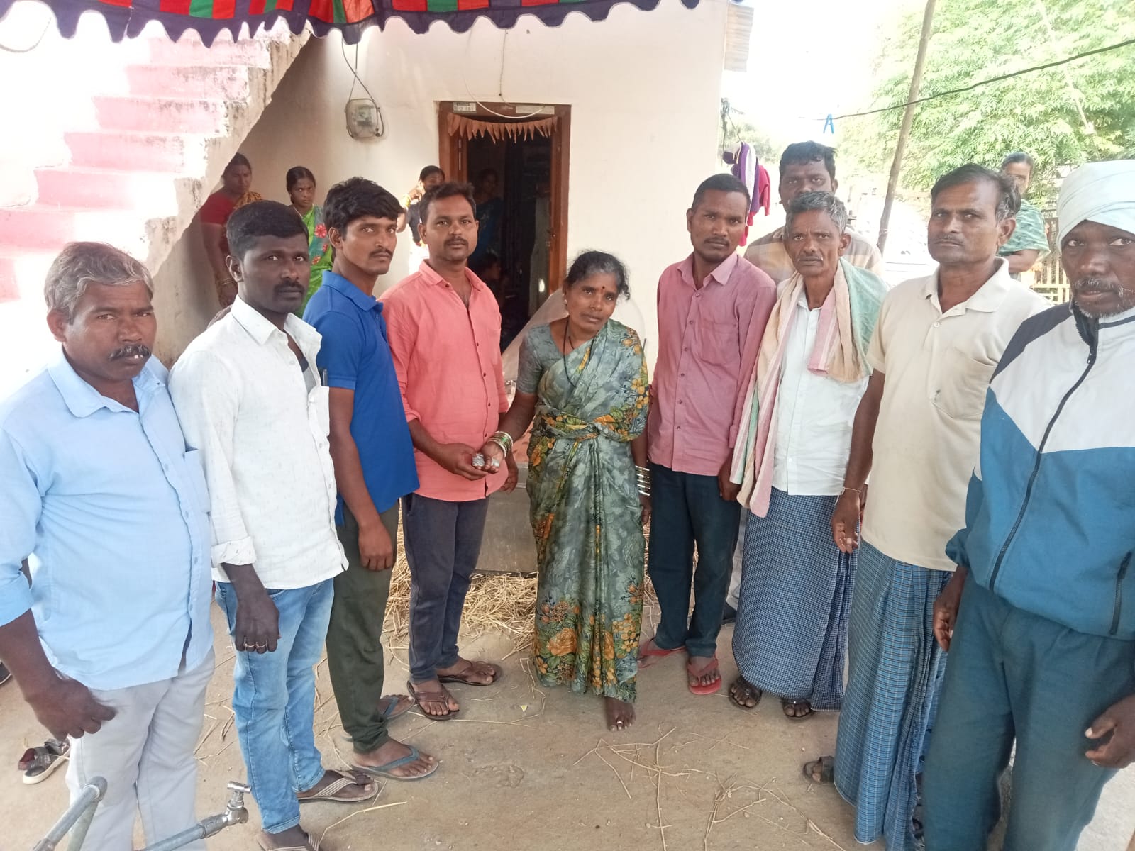 మృతుడి కుటుంబానికి DNR గారి ఆర్థిక చేయూత