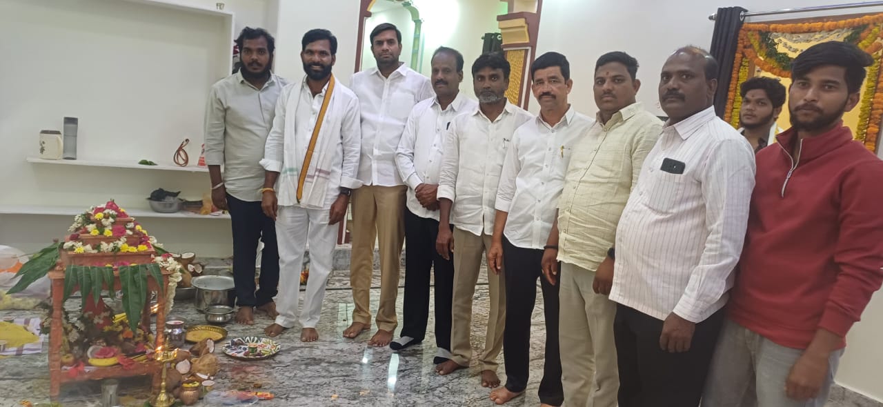 గృహ ప్రవేశ కార్యక్రమంలో పాల్గొన్న DNR గారు