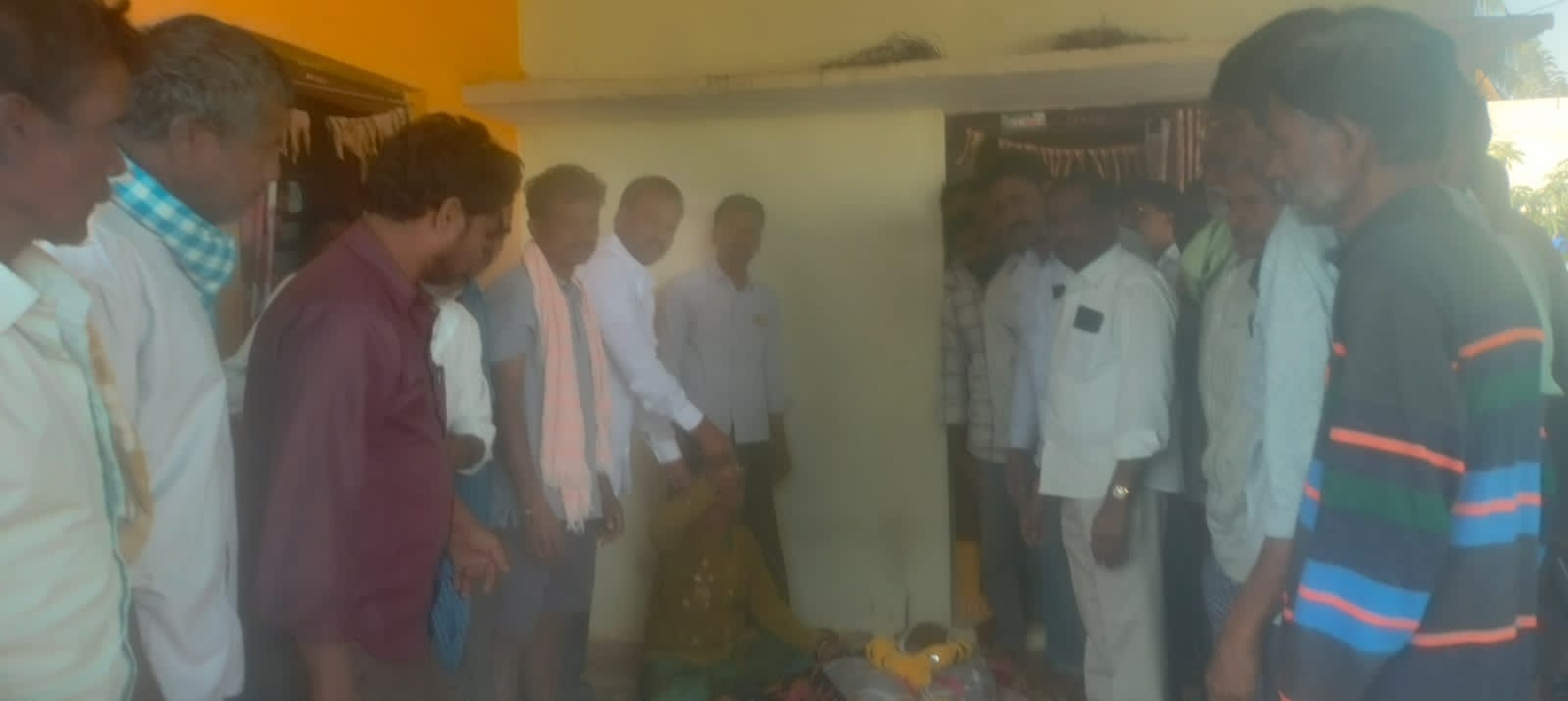 కరుడు గట్టిన కాంగ్రెస్ కార్యకర్త కుటుంబానికి అండగా DNR.