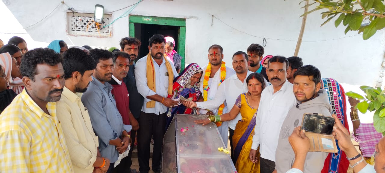 మృతుడి కుటుంబానికి DNR గారి ఆర్థిక చేయూత