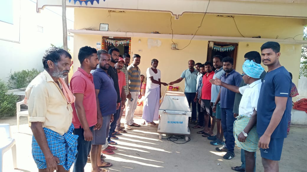 మృతురాలి కుటుంబానికి DNR గారి ఆర్థిక చేయూత