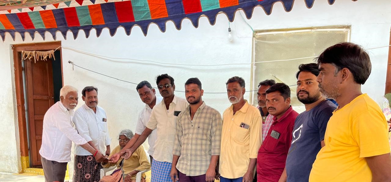 మృతుడి కుటుంబానికి DNR గారి ఆర్థిక చేయూత