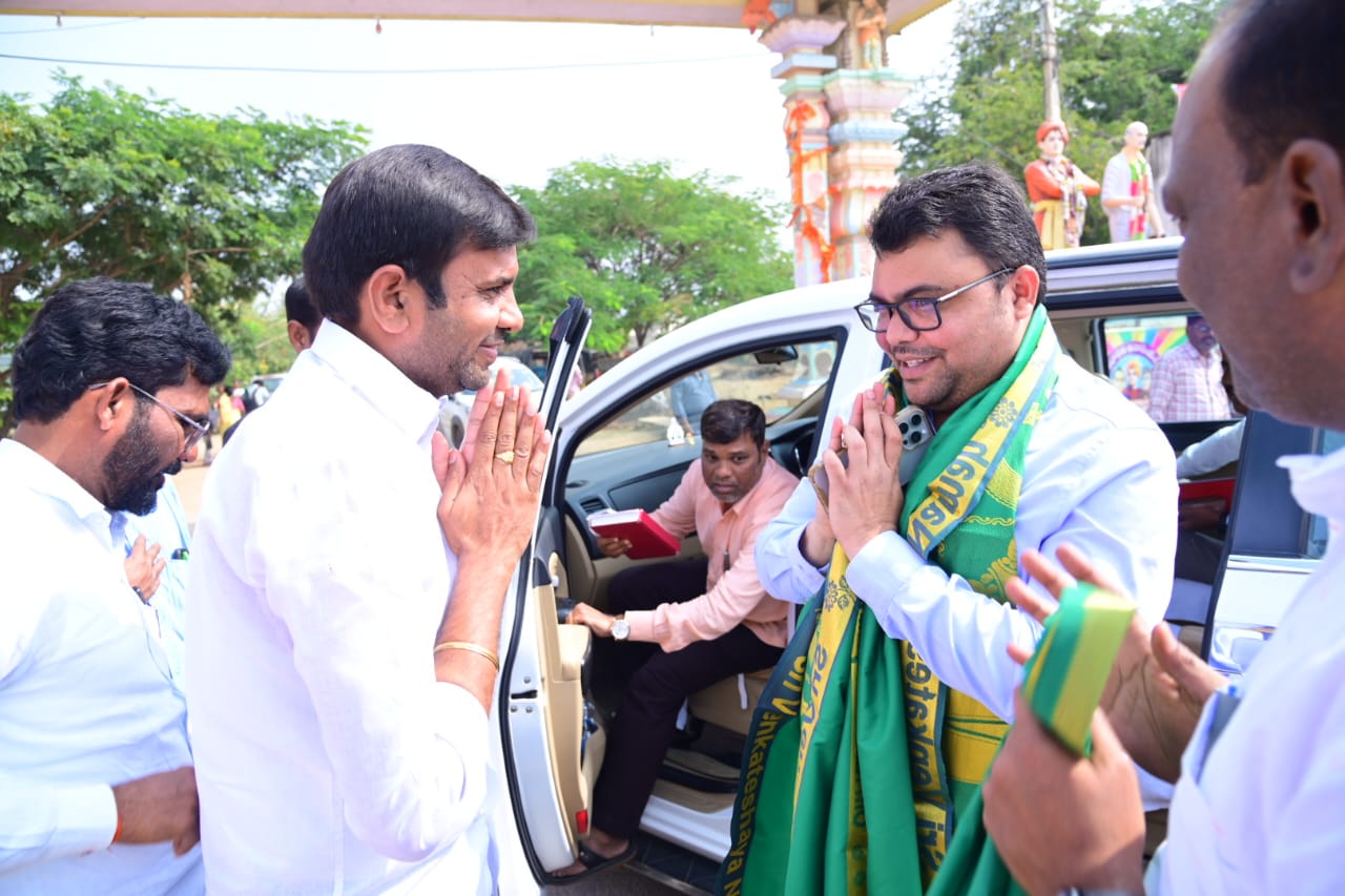 జిల్లా కలెక్టర్ ను సన్మానించిన ద్యాప నిఖిల్ రెడ్డి గారు